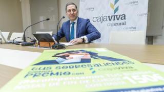 El director general de Cajaviva Caja Rural de Segovia, José María Chaparro, presenta el programa ‘Tus sobresalientes tienen premio’, destinado a los estudiantes de los primeros cursos de Bachillerato y Formación Profesional de Grado Medio