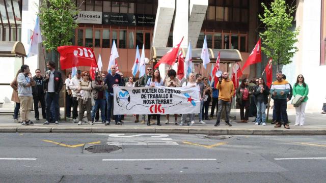 Instante de la manifestación ante Atento.