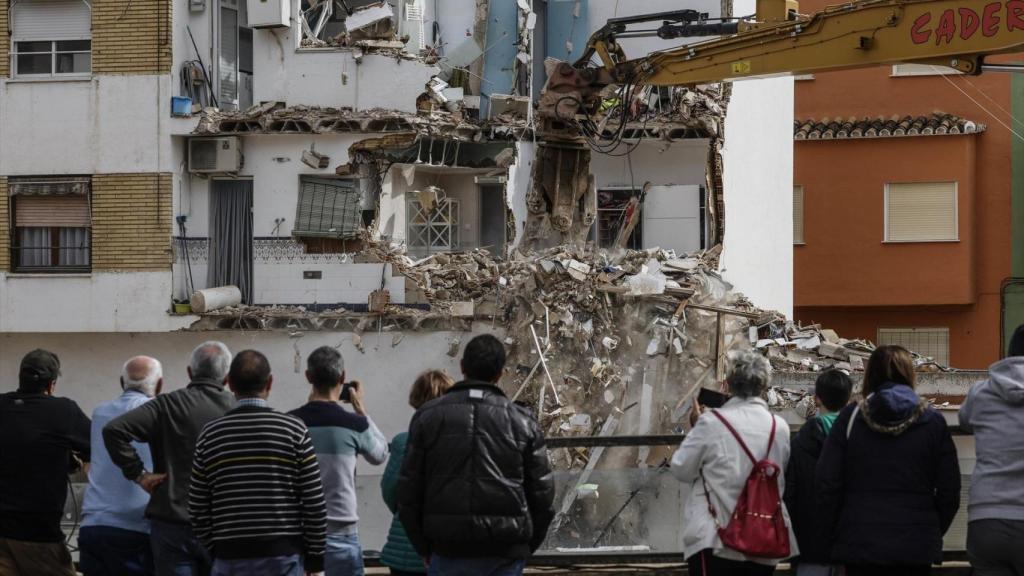 Foto de archivo de la demolición de viviendas afectadas por la dana en Chiva. Rober Solsona/Europa Press