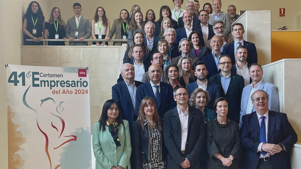 Foto de familia del jurado del XLI 'Certamen Empresario del Año' de la Universidad de Valladolid
