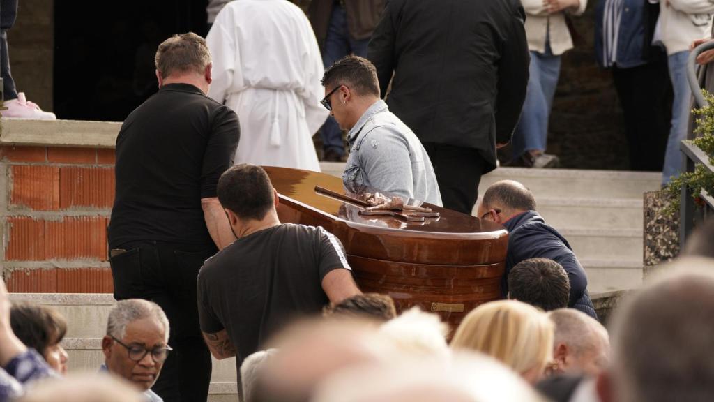 Momento del sepelio del joven David