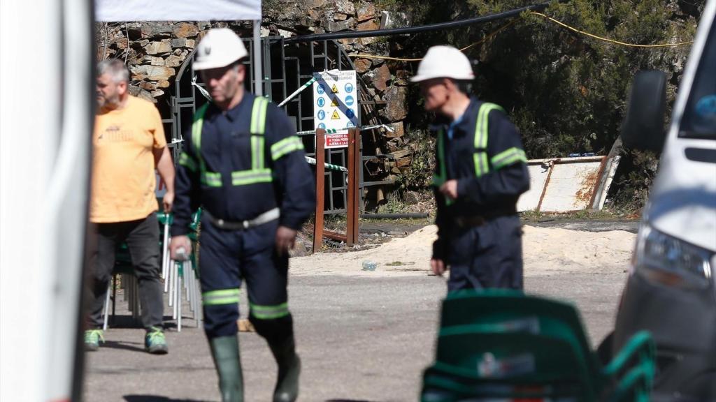 Entrada de la mina donde fallecieron los cinco hombres en la mañana de este lunes.