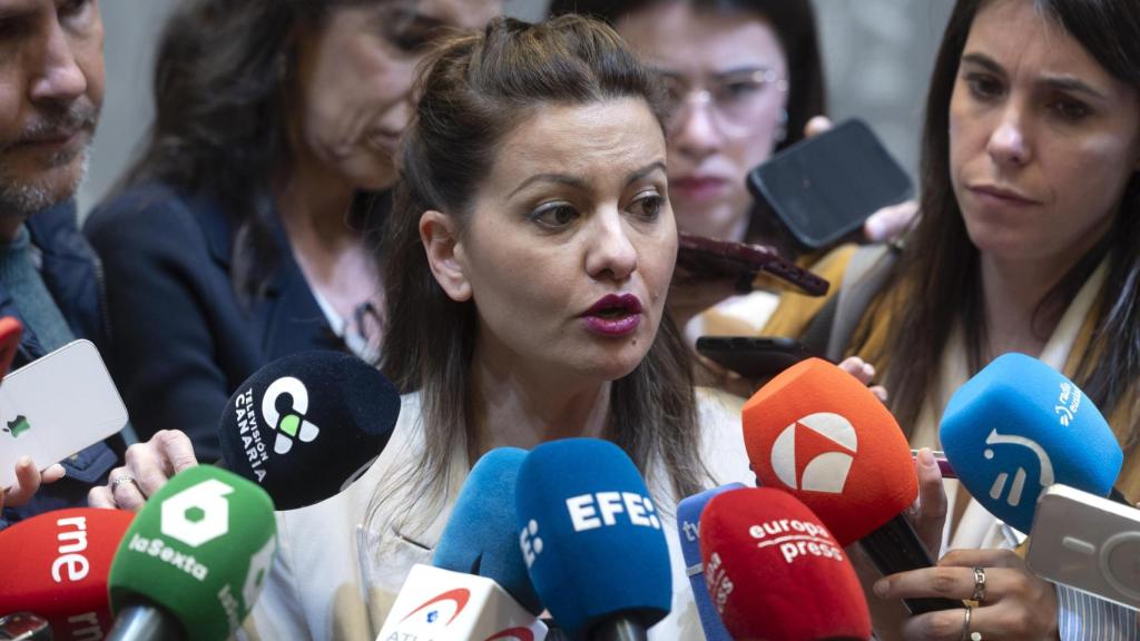 La ministra de Juventud e Infancia, Sira Rego, atiende a los medios este martes en la sede de su departamento.