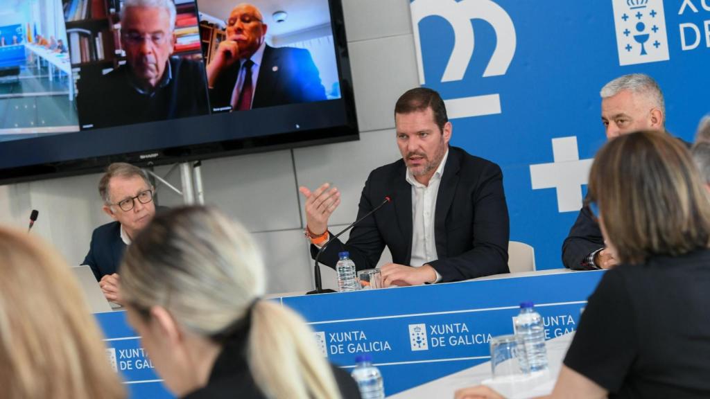 Reunión sobre el plan de normalización lingüística con el conselleiro de Cultura, Lingua e Xuventude, López Campos.