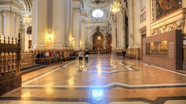 Interior de la basílica del Pilar.