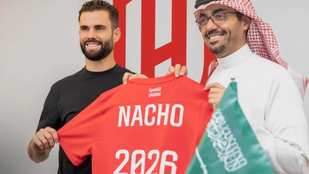 Nacho Fernández, en su presentación con el Al Qadsiah.