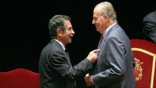 Revilla, junto a Juan Carlos I, en una imagen de archivo.