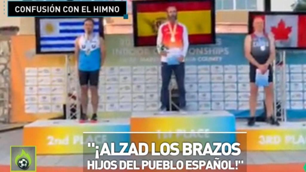Josep Pedrerol al recibir la medalla de oro.