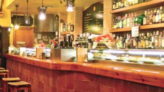 Este asador en un barrio de Zaragoza prepara el mejor ternasco asado tradicional de Aragón / El mejor ternasco asado tradicional de Aragón se puede comer en este restaurante de Zaragoza