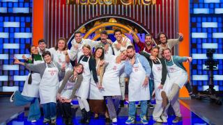 Los 16 concursantes de la edición 12+1 de 'MasterChef'.