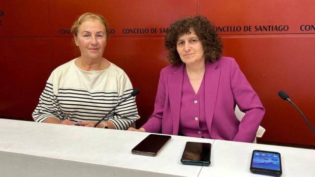 La alcaldesa de Santiago, Goretti Sanmartín, y la directora del CIM, Teresa Furelos.