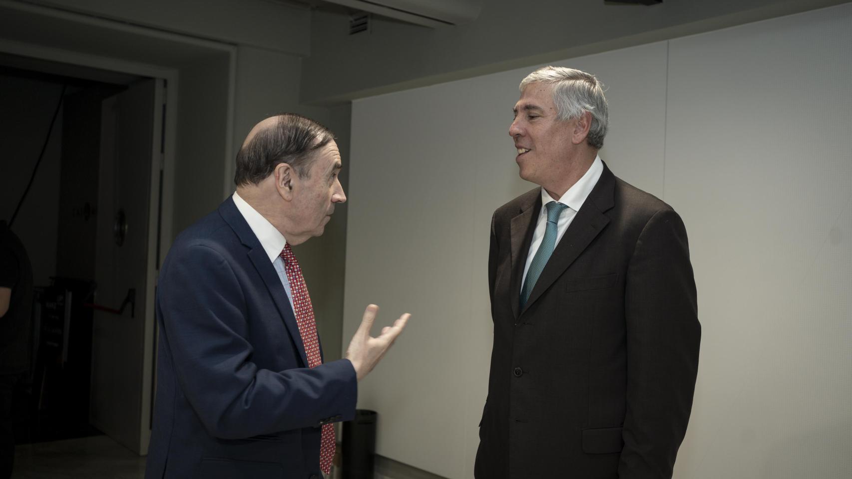 Pedro J. Ramírez, presidente ejecutivo y director de EL ESPAÑOL, conversa con José Vicente de los Mozos, CEO de Indra; en la tercera jornada del Wake Up, Spain 2025!