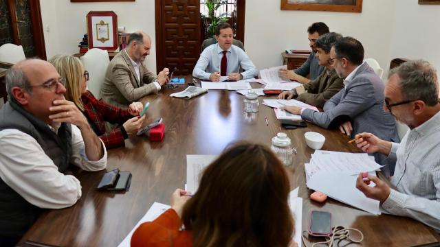 El alcalde de Toledo, Carlos Velázquez preside la Junta de Gobierno