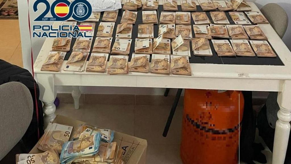 Una imagen de parte del dinero intervenido.