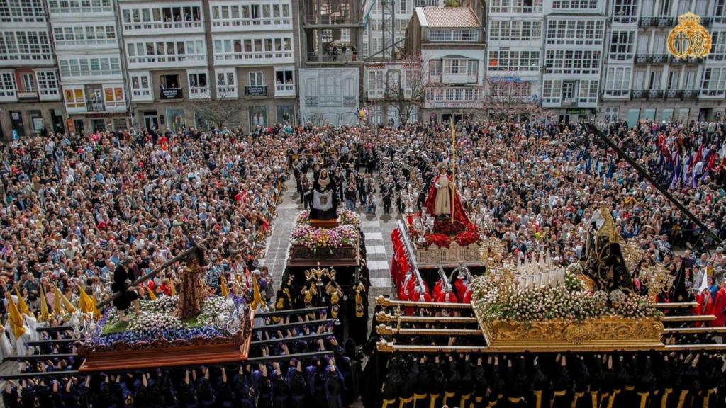Procesión del Santo Encuentro en la Plaza de Armas de Ferrol. Imagen de la Junta General de Cofradías de la Semana Santa de Ferrol