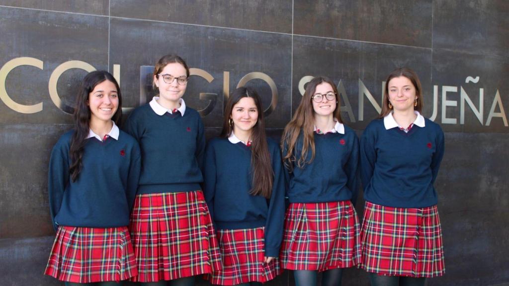 Cinco de las seis alumnas del colegio Sansueña de Zaragoza, reconocidas con el Premio Extraordinario de Aragón en Educación Secundaria.