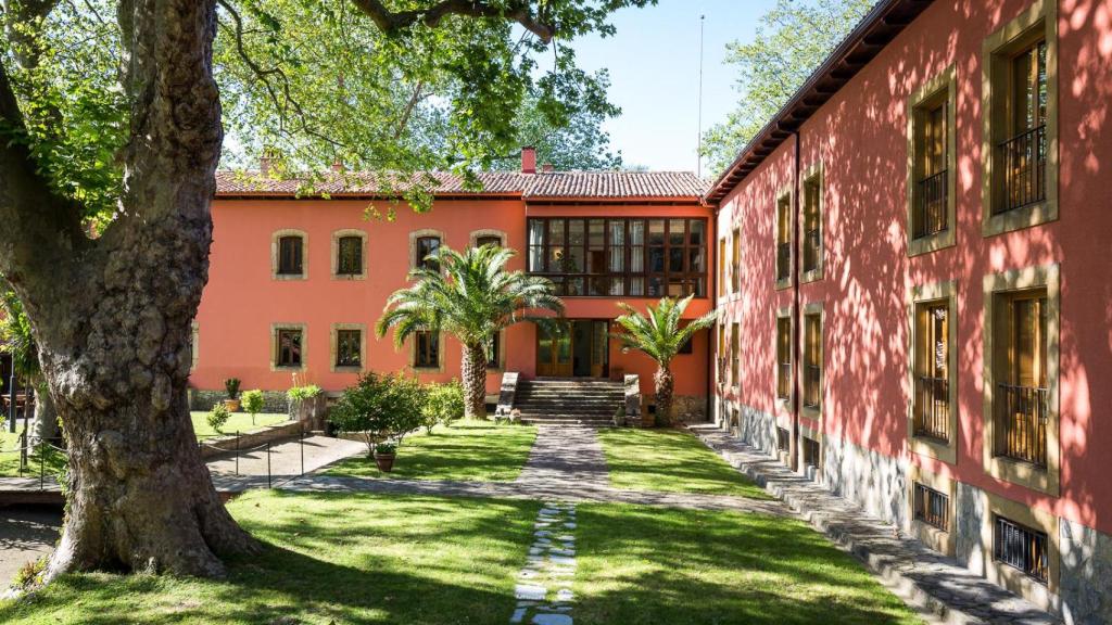El Parador de Gijón se encuentra en uno de los pulmones más verdes de la ciudad. Un buen lugar para descansar.