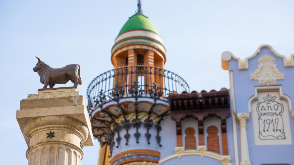 La Casa del Torico es uno de los edificios emblemáticos del modernismo turolense.