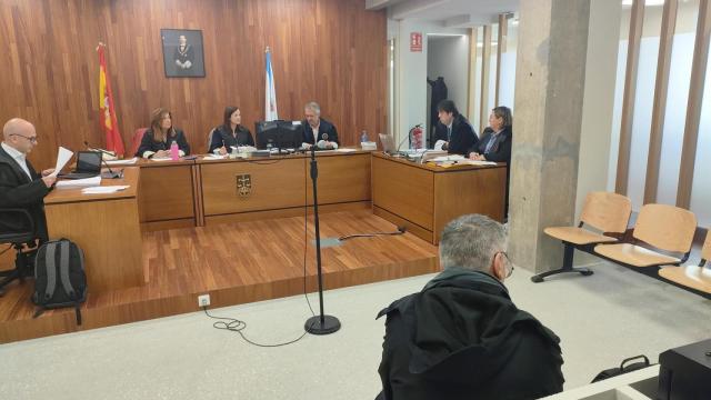 Juicio a un entrenador de fútbol femenino acusado de supuestos abusos sexuales a una jugadora menor de edad