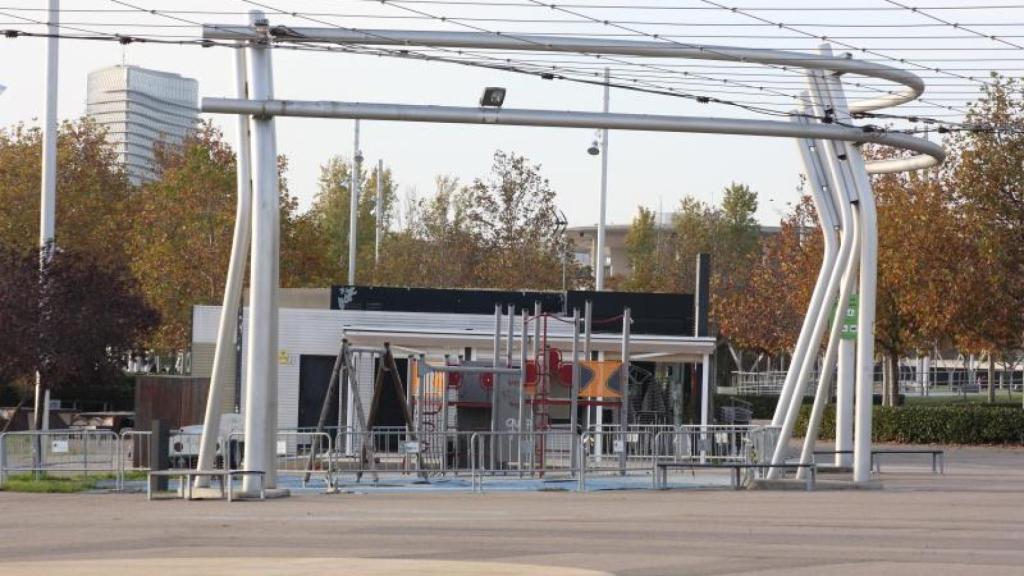 El parque infantil, antes de su desmonte.