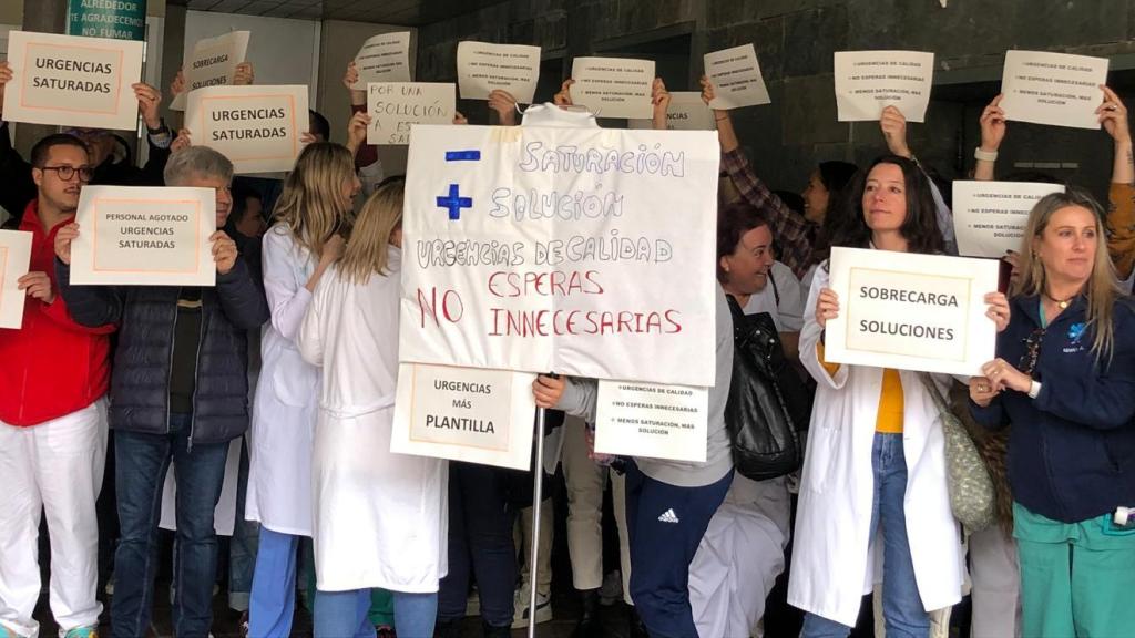 Concentración de los profesionales de urgencias del Hospital Miguel Servet de Zaragoza