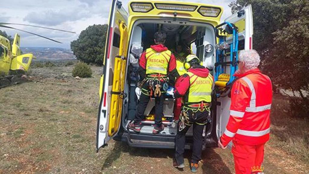 Personal sanitario trabajando en el accidente ocurrido en Arcos de Jalón