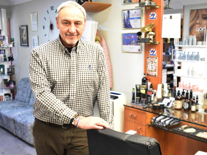 Mariano Castaño en su peluquería de Valladolid durante la entrevista con EL ESPAÑOL de Castilla y León