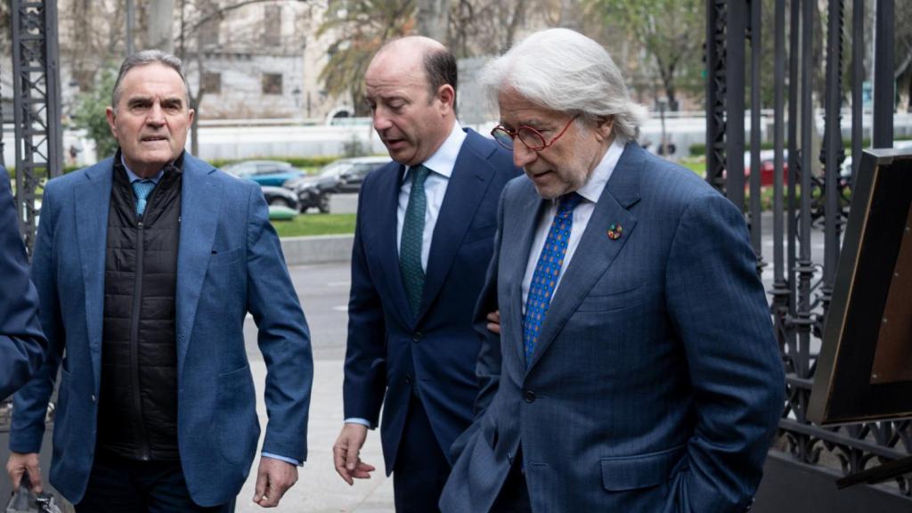 El general y vicepresidente de la Comunidad Valenciana, Gan Pampols, junto al líder de los empresarios catalanes, Josep Sánchez Llibre.