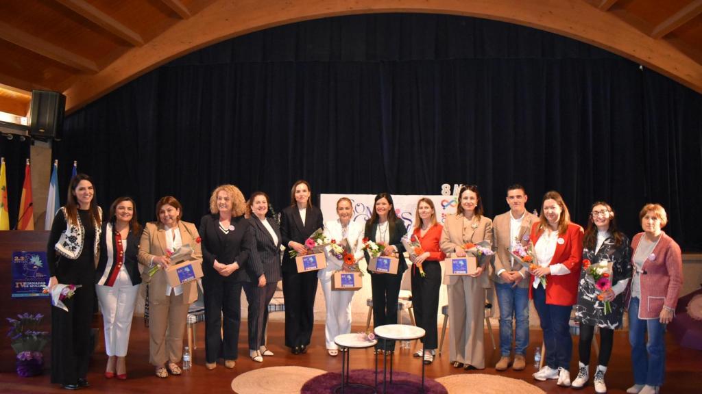 Foto de familia de las jornadas 'Con ollos de muller'.