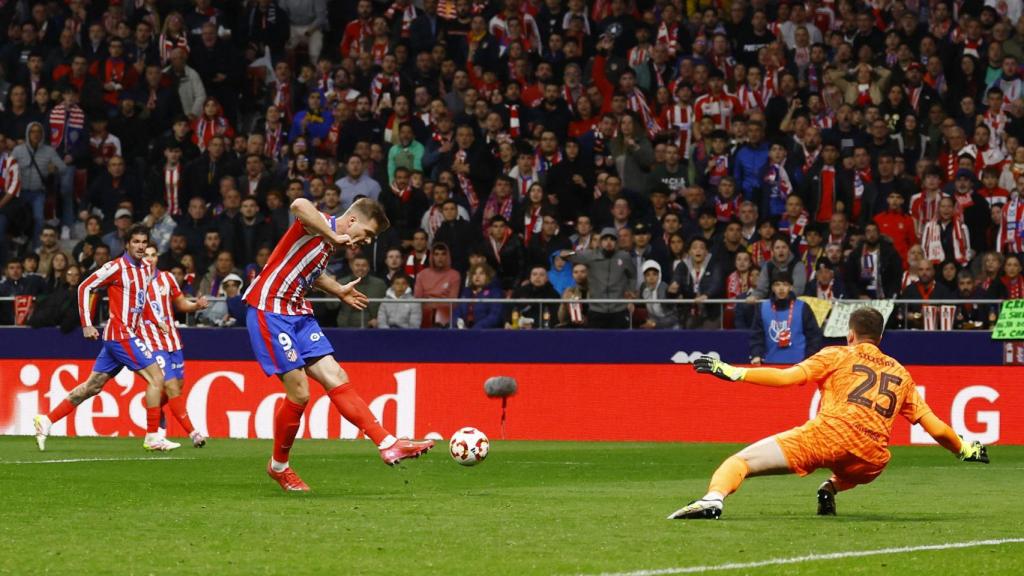Sorloth falla un mano a mano ante Szczesny.