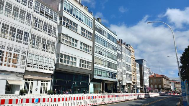 Dos edificios en uno en A Coruña: Casa Martí Villardefrancos