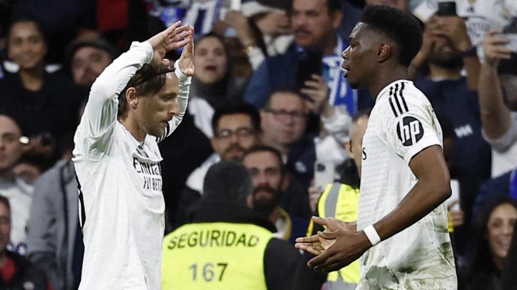 Modric y Tchouaméni celebran el gol del francés.