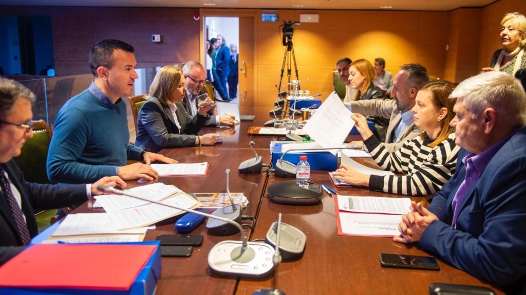 Basset, en la comisión de la Diputación junto a los portavoces de los grupos. DIVAL