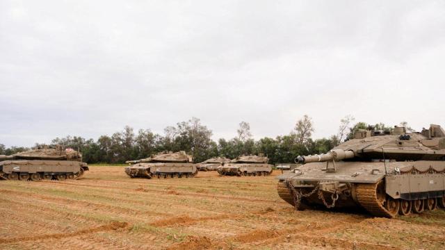 Tanques israelíes realizando actividades para una posible ofensiva en Gaza el pasado 23 de marzo.