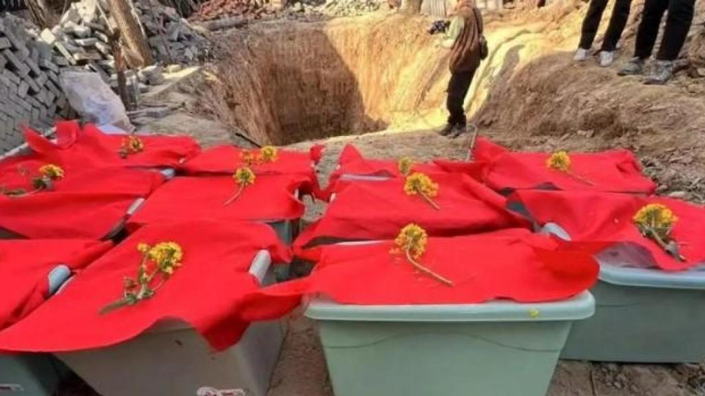 Los restos morales hallados en un pozo seco en el condado de Xiangcheng, en China.