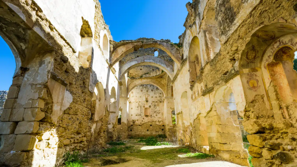 Imagen de uno de los monumentos de Villanueva de Algaidas.