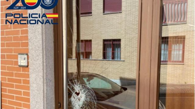 Rompe la puerta de una vivienda de Salamanca para robar un patinete