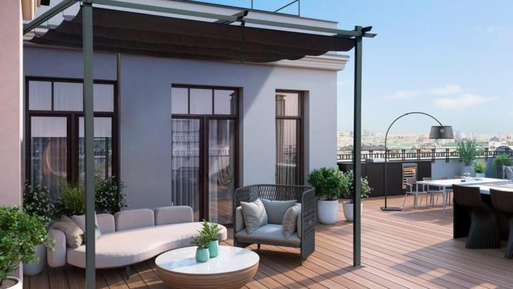 Pérgola adosada con techo retráctil de Leroy Merlin.