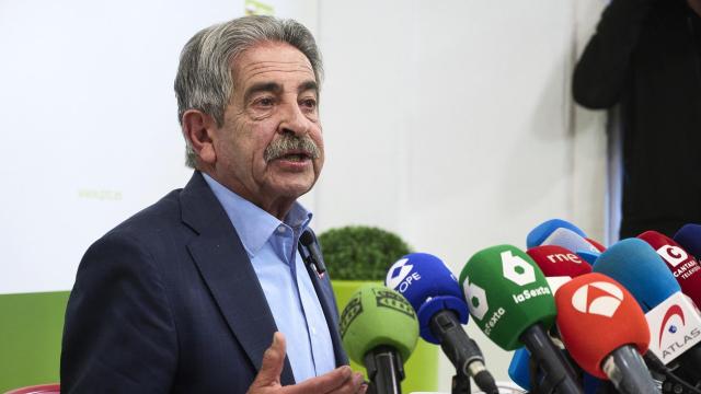 El secretario general del PRC y expresidente de Cantabria, Miguel Ángel Revilla, durante una rueda de prensa.