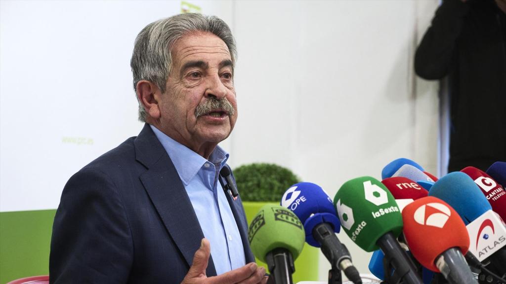 El secretario general del PRC y expresidente de Cantabria, Miguel Ángel Revilla, durante una rueda de prensa.
