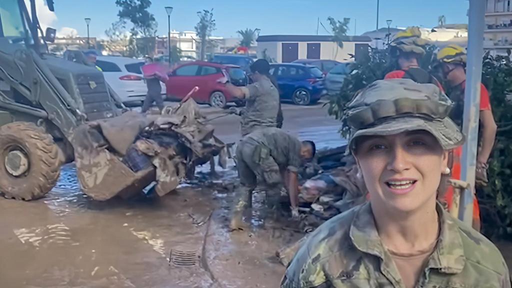 La teniente García Cuadrado, del Regimiento de Especialidades de Ingenieros nº 11 de Salamanca, en Algemesí