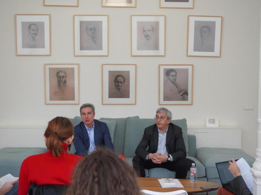 Ignacio Blanco y Domingo Hernández presentando el centenario en la fundación Ortega-Marañón