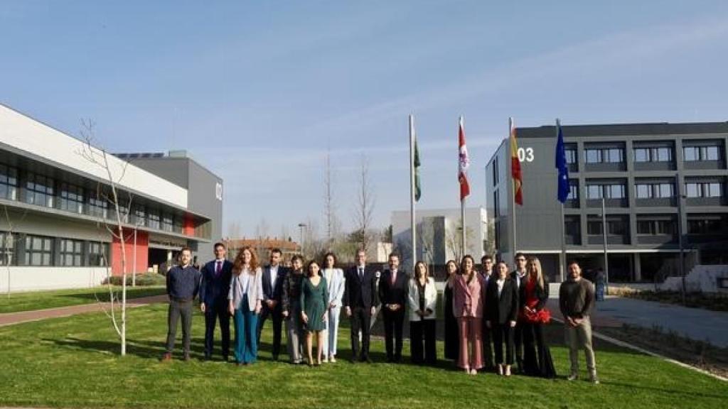 Foto de familia del acto de reconocimiento de los alumnos de la UEMC con mejor expediente de la promoción 2024.