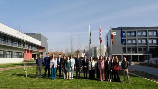 Foto de familia del acto de reconocimiento de los alumnos de la UEMC con mejor expediente de la promoción 2024.