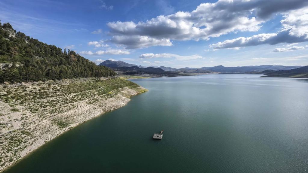El embalse de Iznájar, el más grande de Andalucía, en una imagen de archivo.