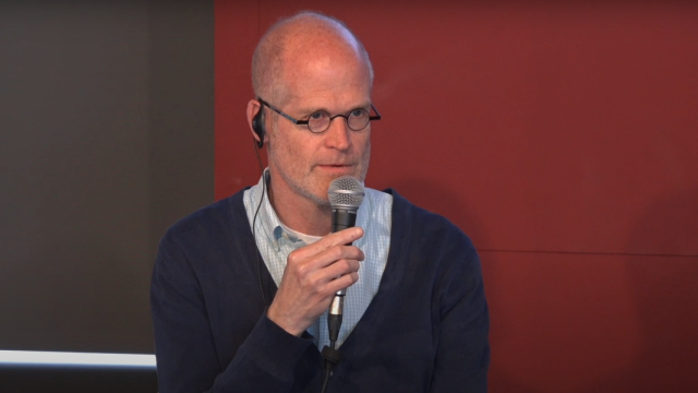 Chris Ware durante la rueda de prensa de su exposición en el CCCB