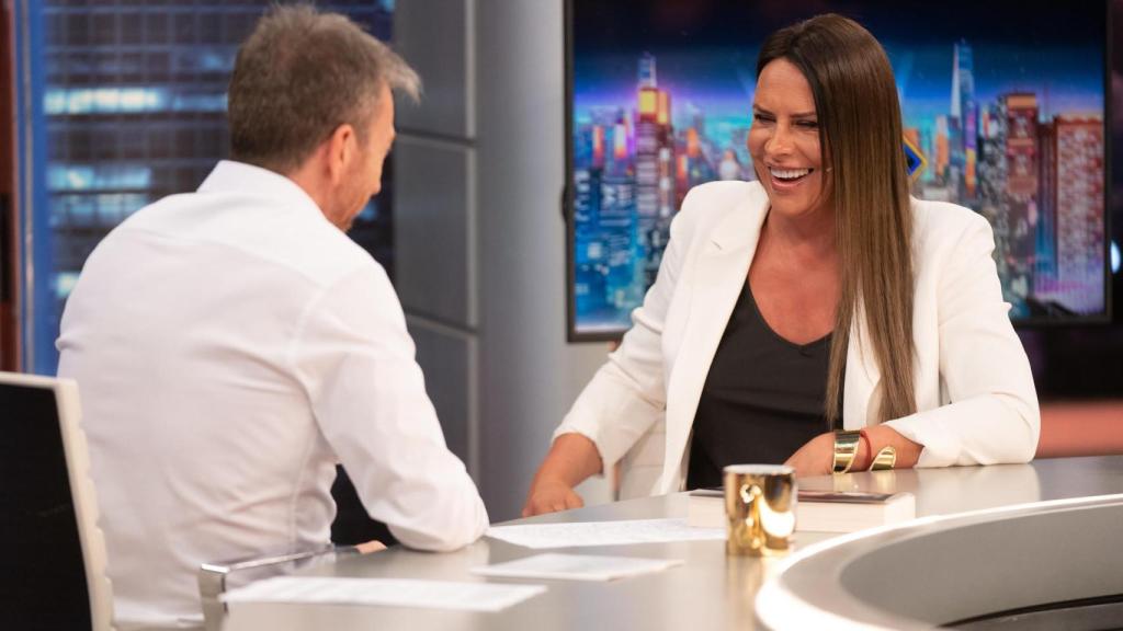 Karla Sofía Gascón y Pablo Motos en 'El Hormiguero'.