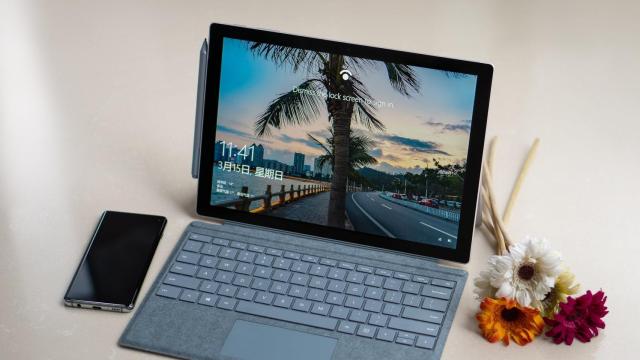 Una Microsoft Surface con Windows 10