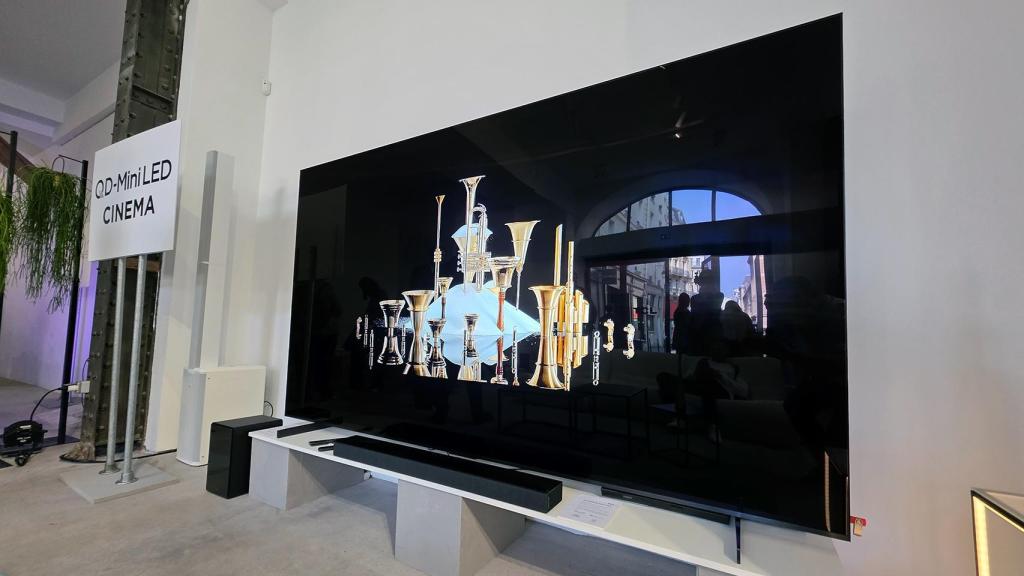 Uno de los televisores flagship de TCL de 115 pulgadas