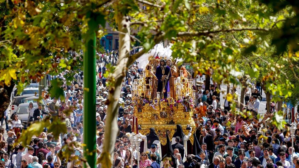 Paso de Jesús Cautivo en la Semana Santa de Sevilla 2023.